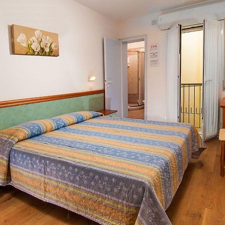 Hotel Alba Serena Misano Adriatico Eksteriør billede