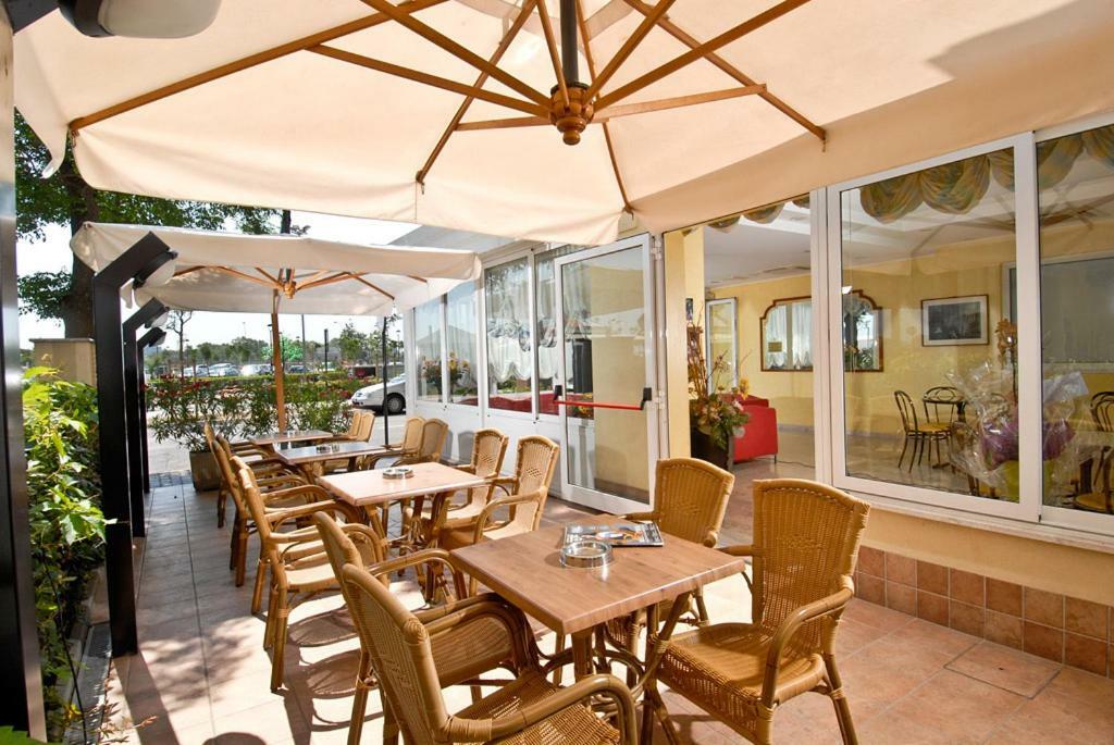 Hotel Alba Serena Misano Adriatico Eksteriør billede