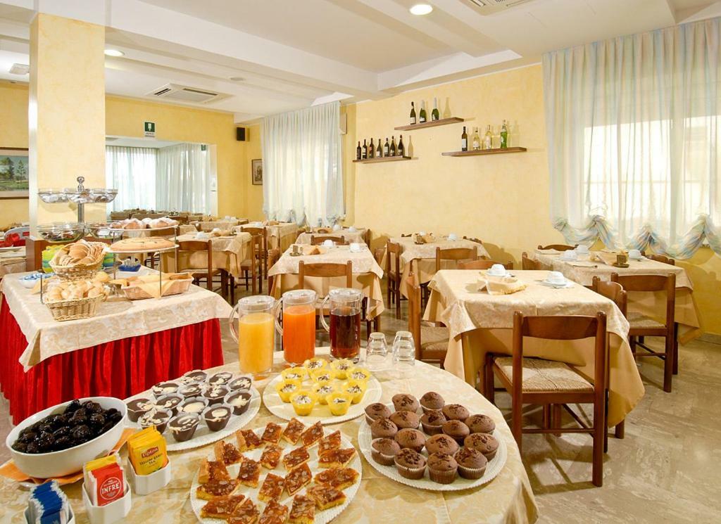 Hotel Alba Serena Misano Adriatico Eksteriør billede