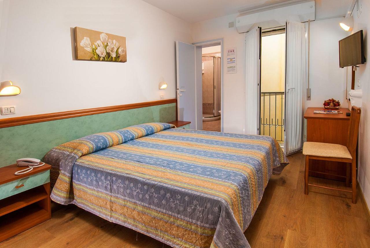 Hotel Alba Serena Misano Adriatico Eksteriør billede